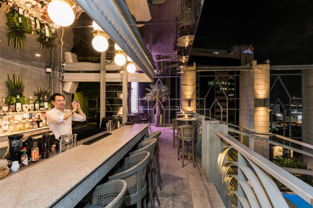 阿卡拉酒店 曼谷 外观 照片 The bar at the 39th floor